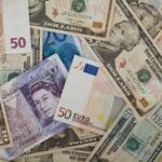Libra e Euro Sobem em Relação ao Dólar