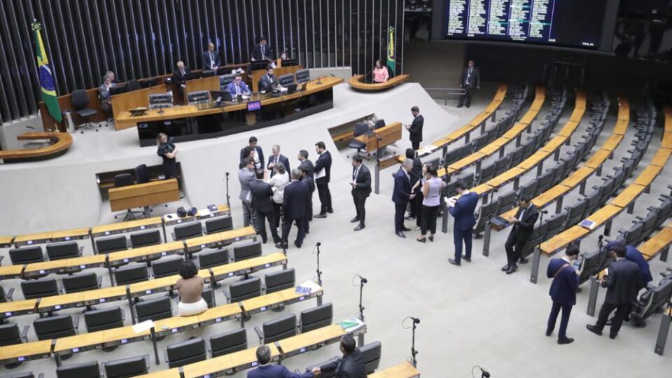 Câmara Aprova Projeto que Dispensa Licitações em Casos de Calamidade Pública